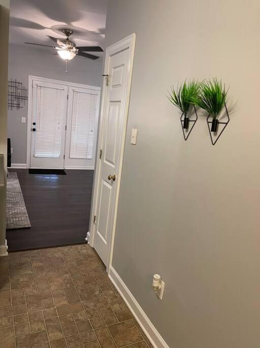 Simple Elegant Townhouse Dt Raleigh Ncsu Apartment Екстериор снимка
