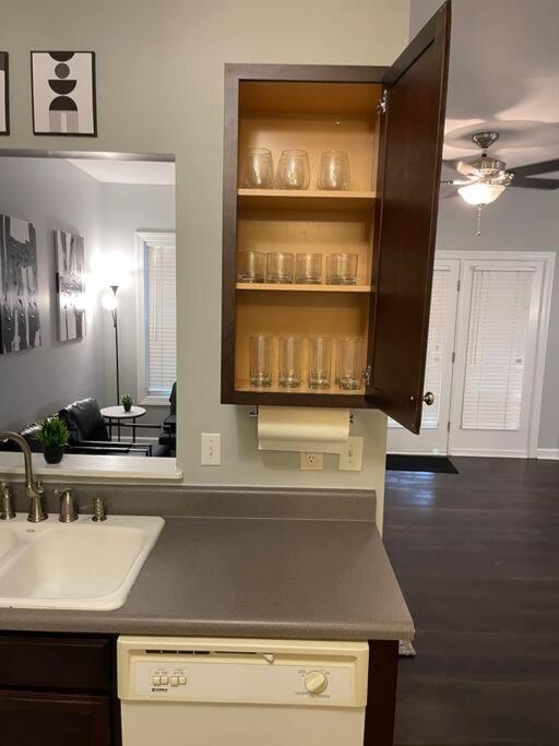 Simple Elegant Townhouse Dt Raleigh Ncsu Apartment Екстериор снимка