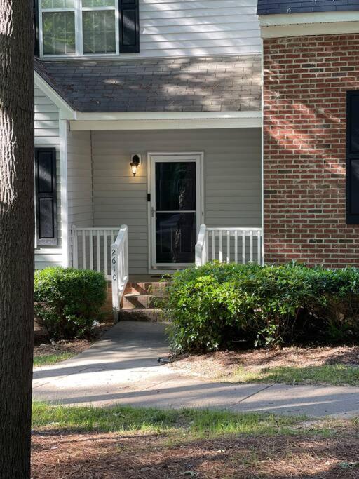 Simple Elegant Townhouse Dt Raleigh Ncsu Apartment Екстериор снимка