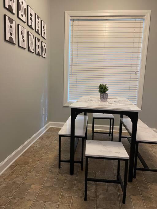 Simple Elegant Townhouse Dt Raleigh Ncsu Apartment Екстериор снимка