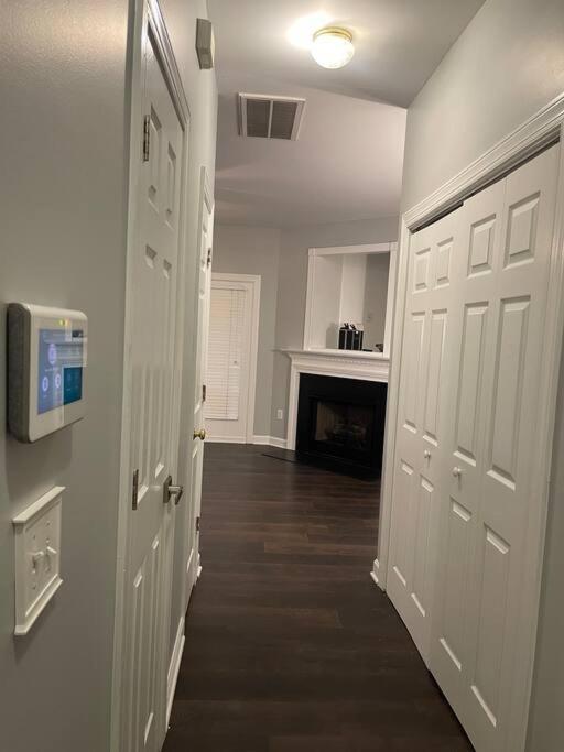 Simple Elegant Townhouse Dt Raleigh Ncsu Apartment Екстериор снимка