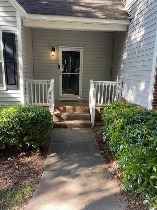 Simple Elegant Townhouse Dt Raleigh Ncsu Apartment Екстериор снимка
