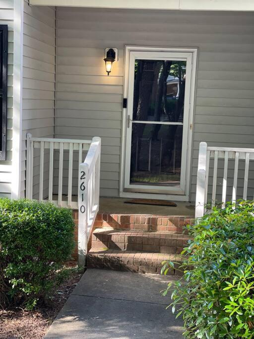 Simple Elegant Townhouse Dt Raleigh Ncsu Apartment Екстериор снимка