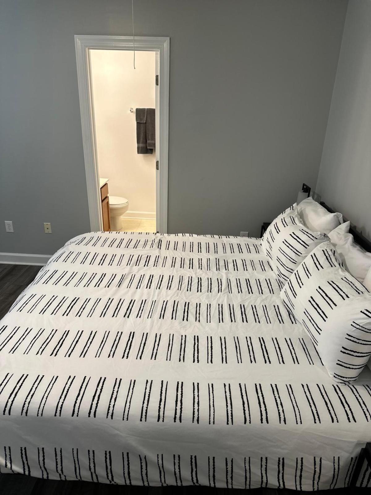 Simple Elegant Townhouse Dt Raleigh Ncsu Apartment Екстериор снимка